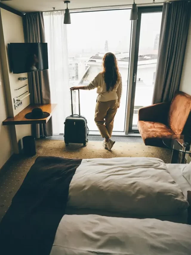 comportamentos-que-voce-nao-deve-ter-num-quarto-de-hotel