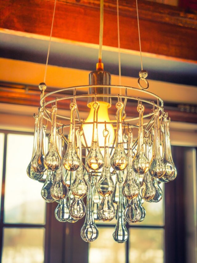 lustre-de-cristal-vintage-filtrado-imagem-processada-ef-do-vintage_1232-2254