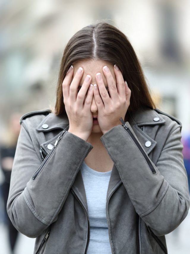Front,View,Of,A,Woman,Suffering,Social,Anxiety,Attack,On