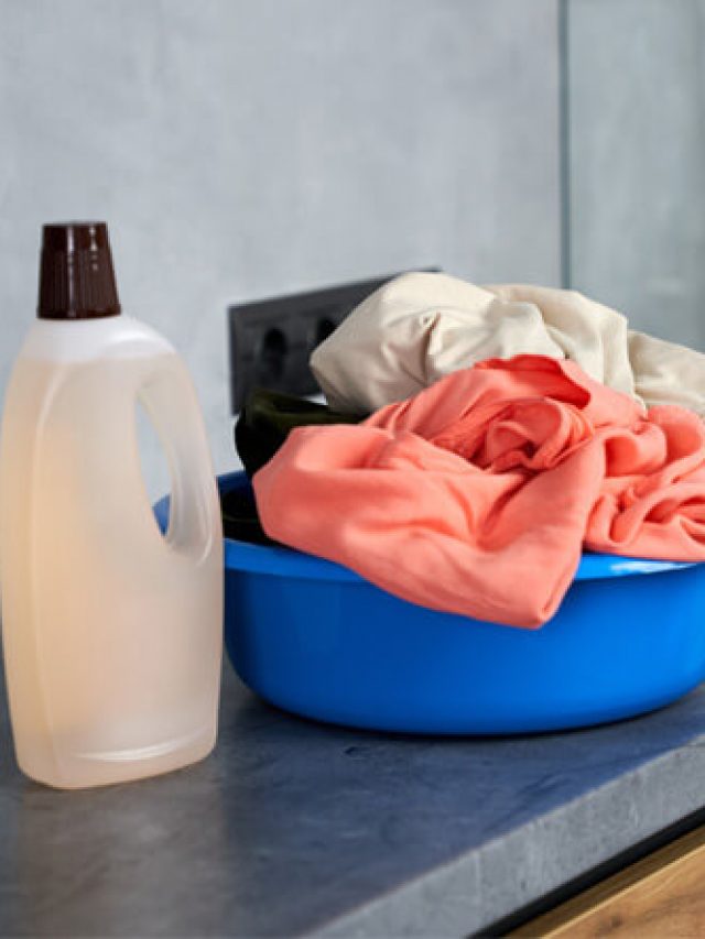 como-usar-agua-sanitaria-em-roupas-coloridas-topo