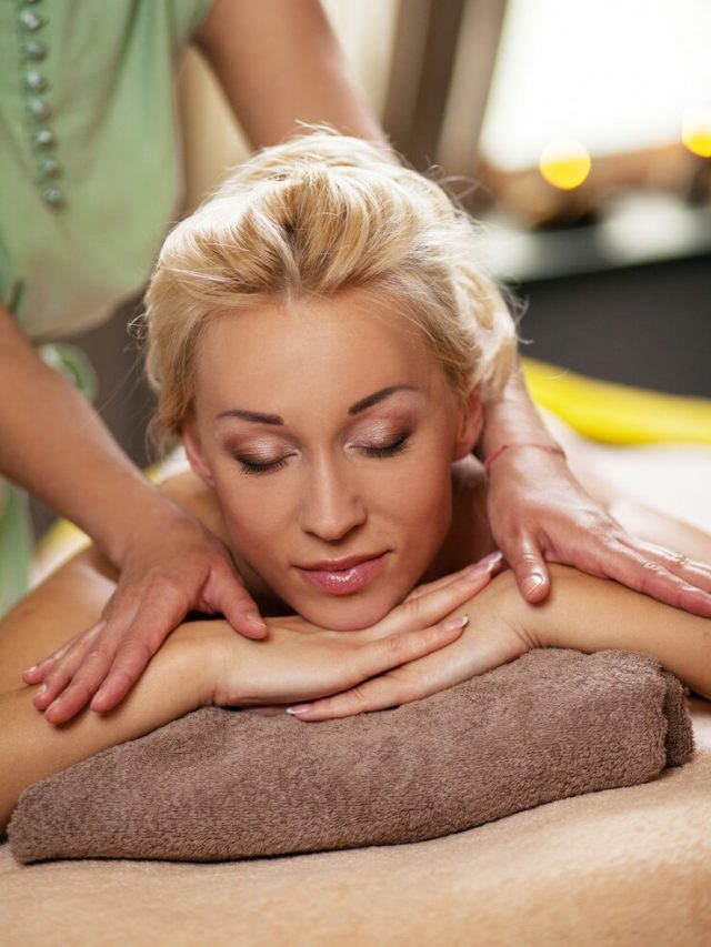jovem-mulher-relaxar-no-spa-de-luxo_144627-2068