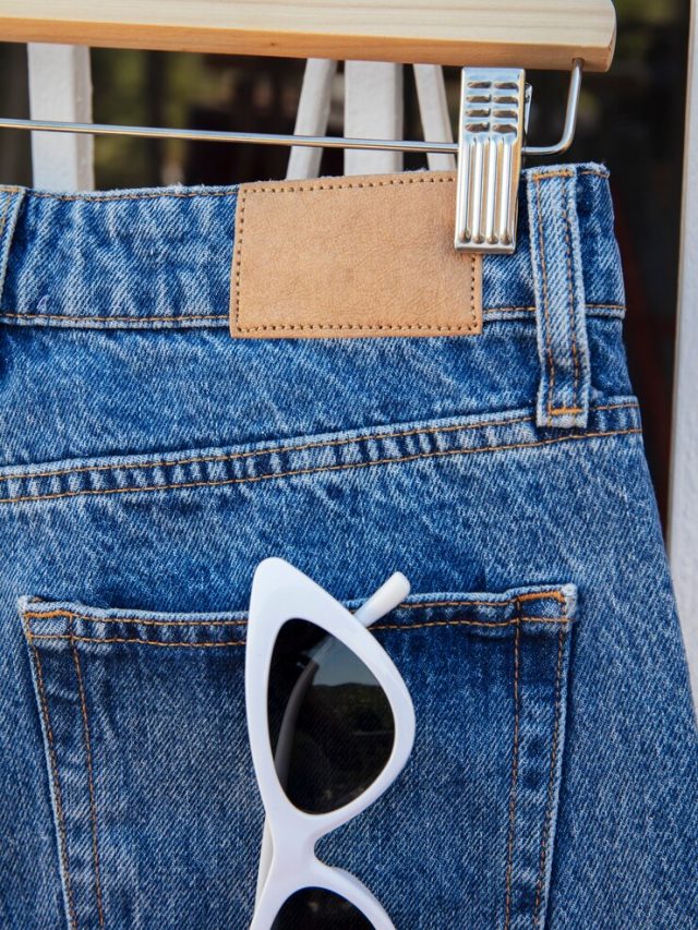 modelo-de-logotipo-de-jeans-de-vestuario_23-2149779831