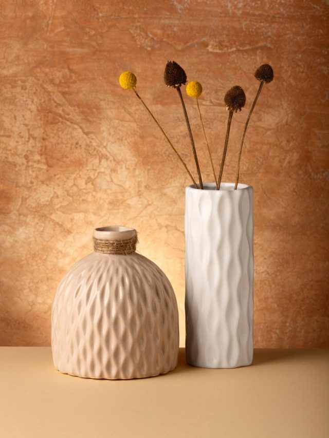 fechar-o-arranjo-de-vasos-modernos_23-2149646506