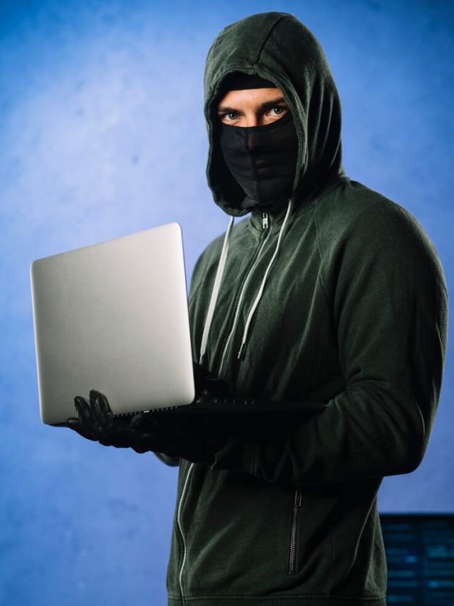 hacker-com-laptop_23-2147985382