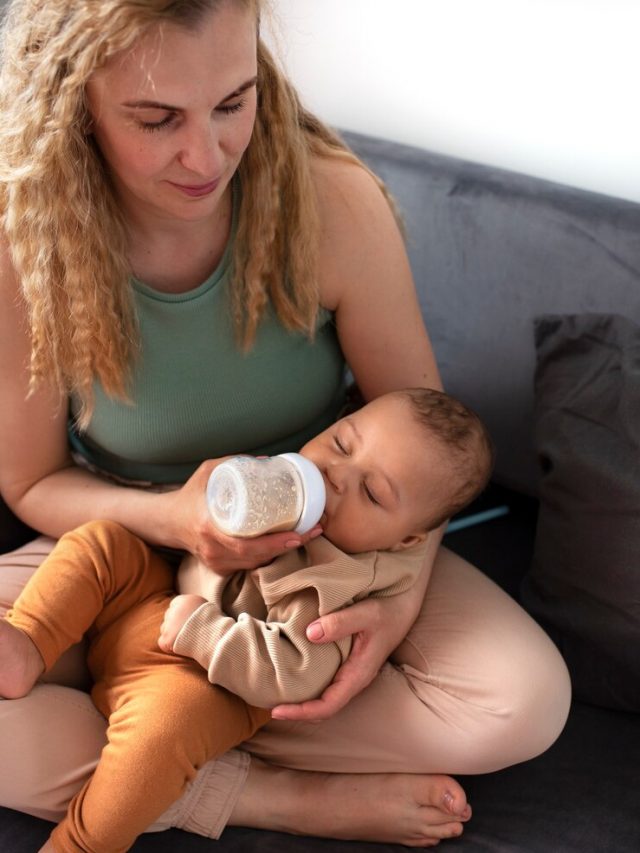mae-passando-tempo-com-seu-bebe-negro_23-2149490682