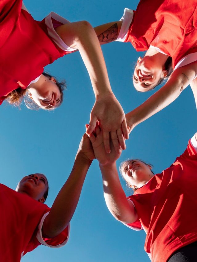 aproxime-os-jogadores-do-time-de-futebol_23-2148930223