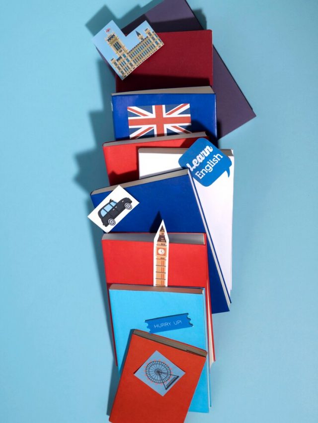 livros-ingleses-descansando-na-mesa-do-espaco-de-trabalho_23-2149429583