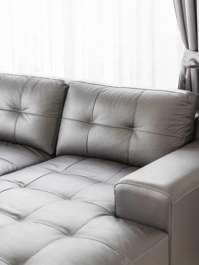 sofa-moderno-na-sala-de-estar_1339-4062