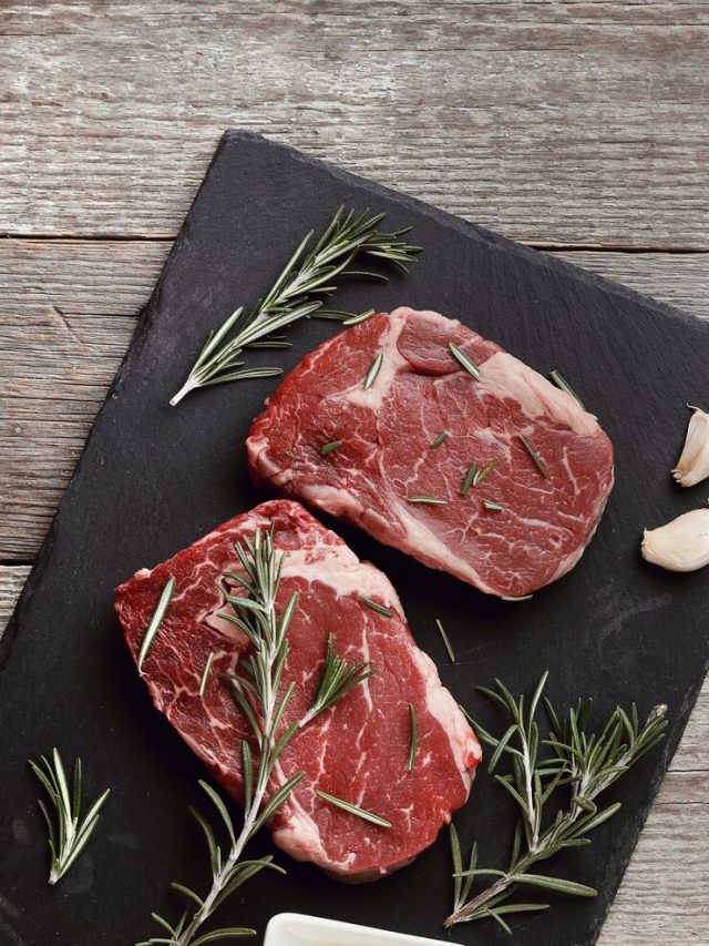 carne-crua-com-ervas-e-especiarias_144627-41691