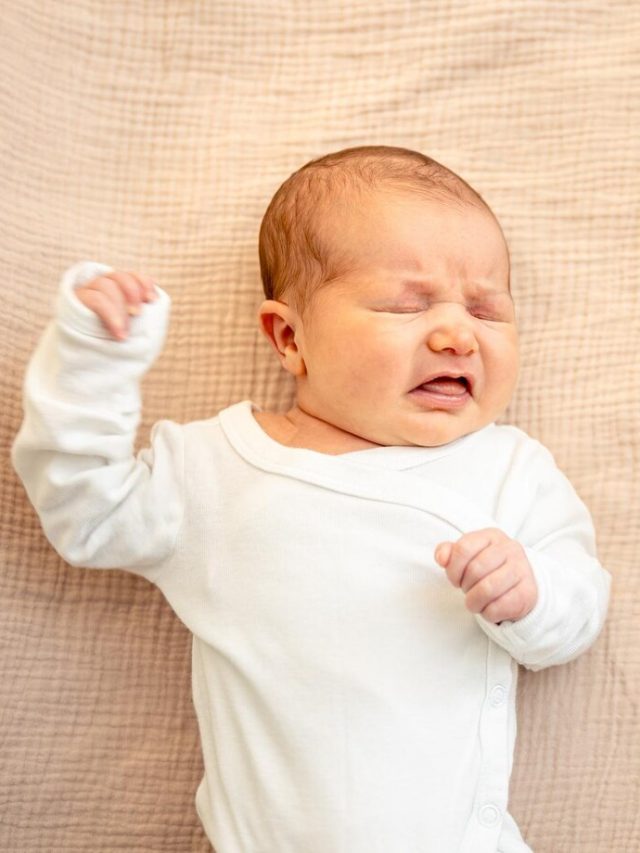 bebe-recem-nascido-bebe-gritando_169016-63002