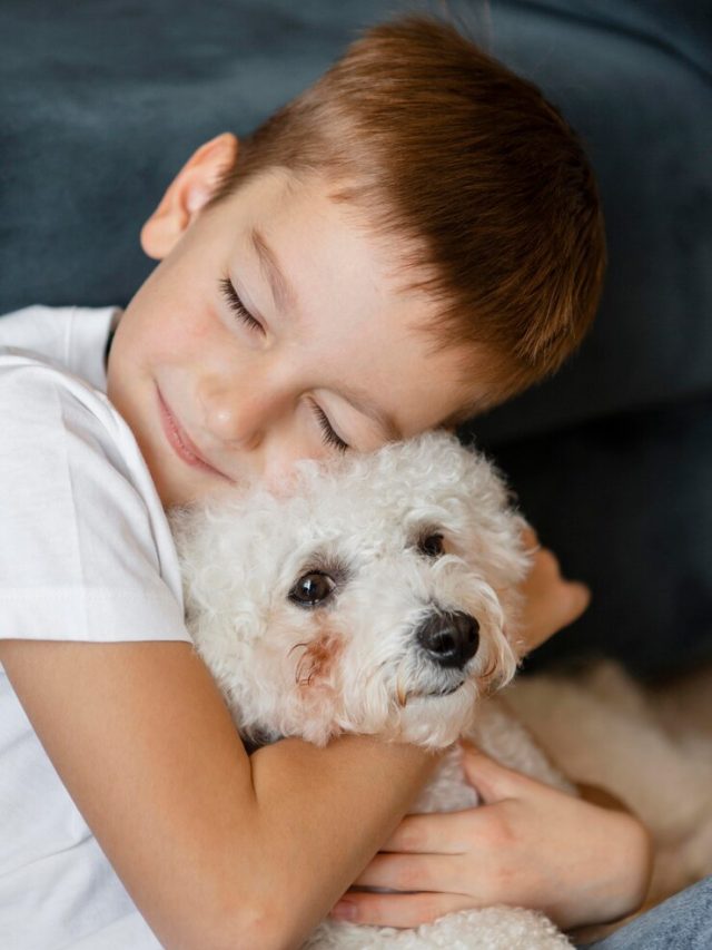 crianca-abracando-o-cachorro_23-2148755248
