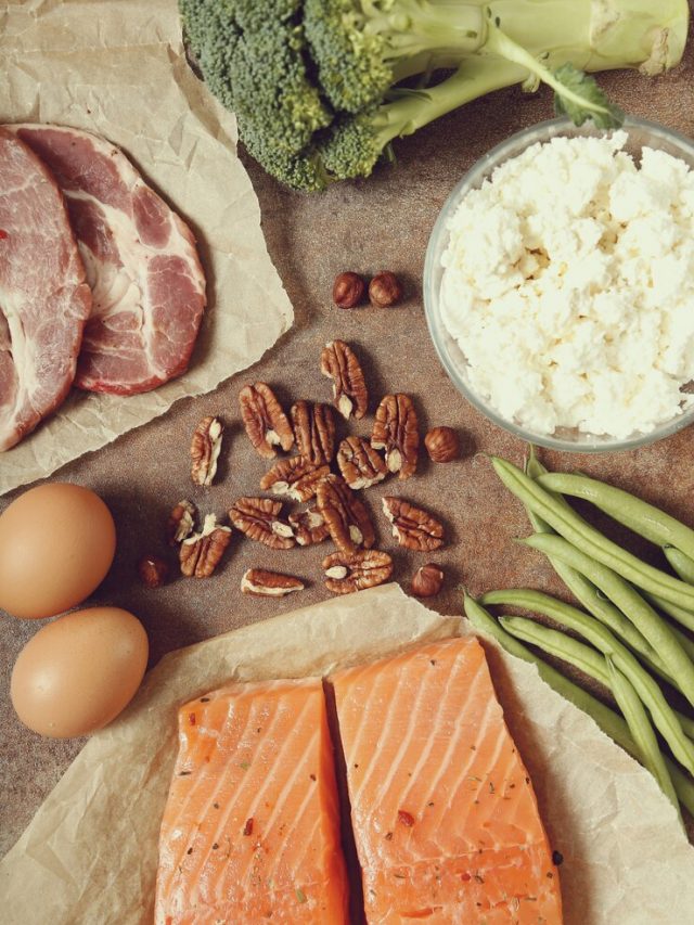 ingredientes-alimentares-saudaveis-na-mesa-rustica_144627-30546