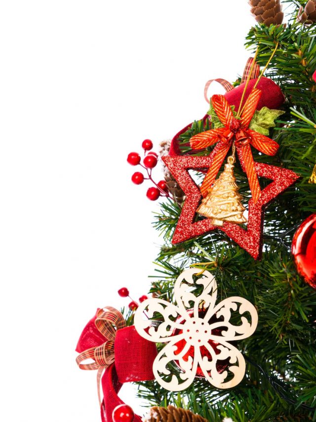 arvore-de-natal-isolada-no-fundo-branco_1232-1864