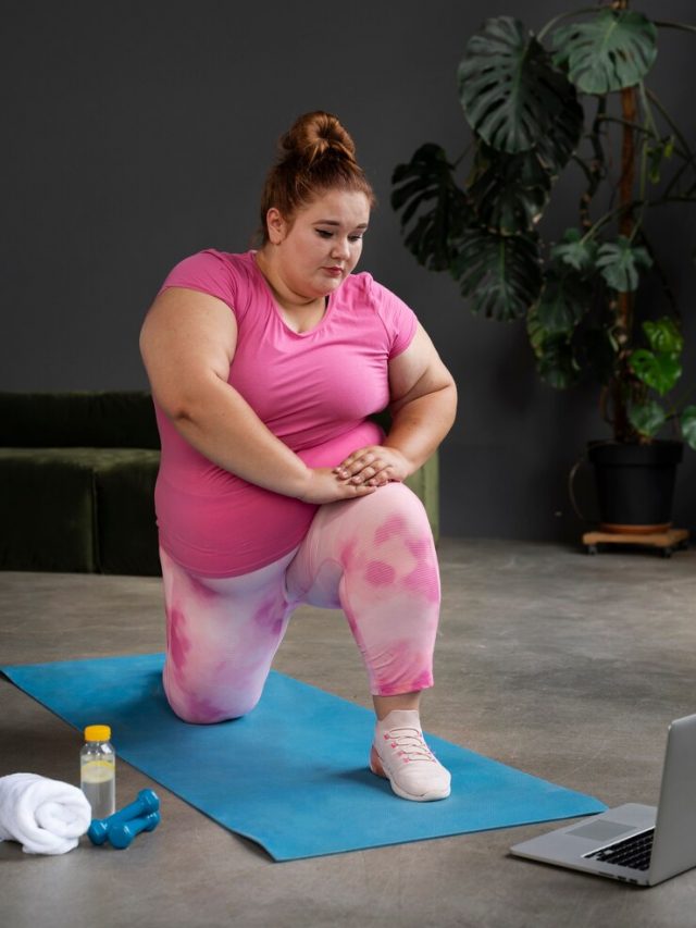 tiro-completo-de-mulher-se-exercitando-na-academia_23-2149639213