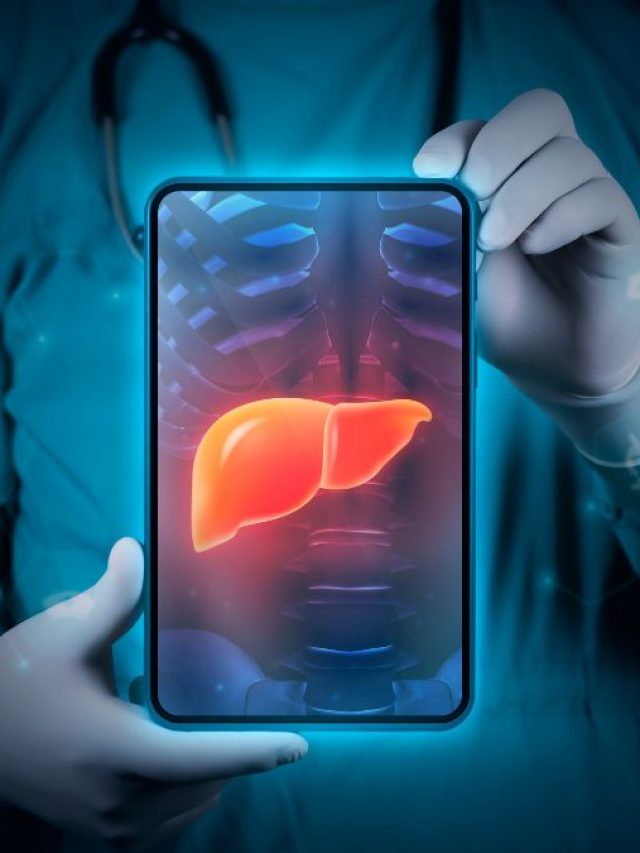 imagem-com-fundo-azul-tecnologico-e-a-tela-de-um-tablet-com-imagem-de-um-raio-x-de-um-figado-shutterstock